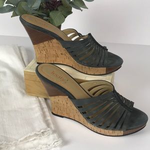 Women’s wedge sandal